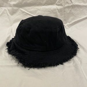 Black bucket hat